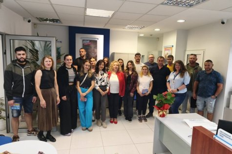 Студентите от специалност „Маркетинг“ посетиха банка ОББ и се запознаха с нейния дигитален профил